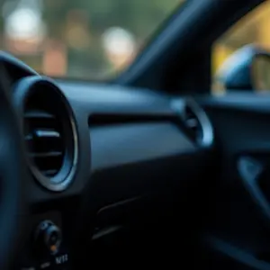 Detalhe do botão do freio de mão eletrônico em um carro moderno.