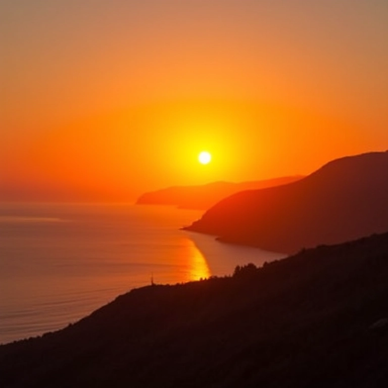 Pôr do sol sobre uma costa com tons quentes de laranja e amarelo.