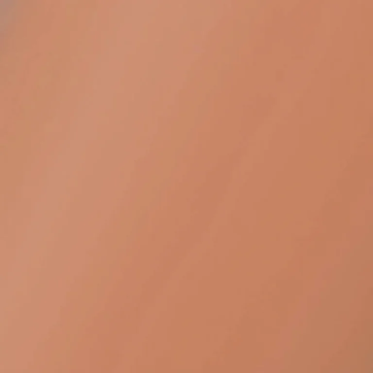 Unhas amendoadas com filha única de glitter prata