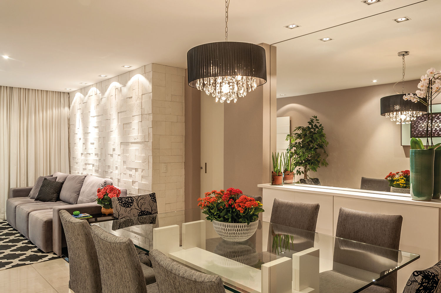 Combinações de Espelhos: Texturas e Formatos para um Visual Único - inspiração 2