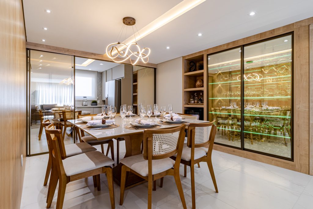 Espelhos com Iluminação Embutida: Sofisticação e Ambiente Aconchegante - inspiração 1