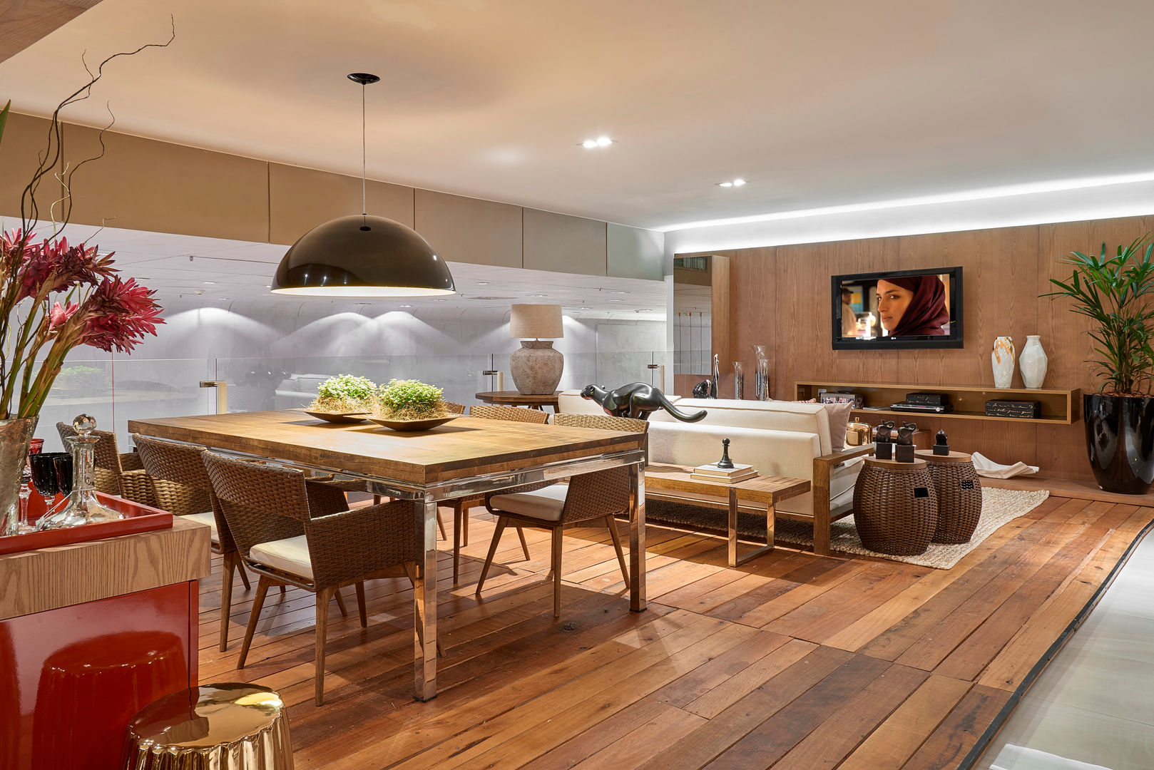 Integrando Sala de Estar e Jantar com Tapetes de Tamanho e Formato Ideais - inspiração 2