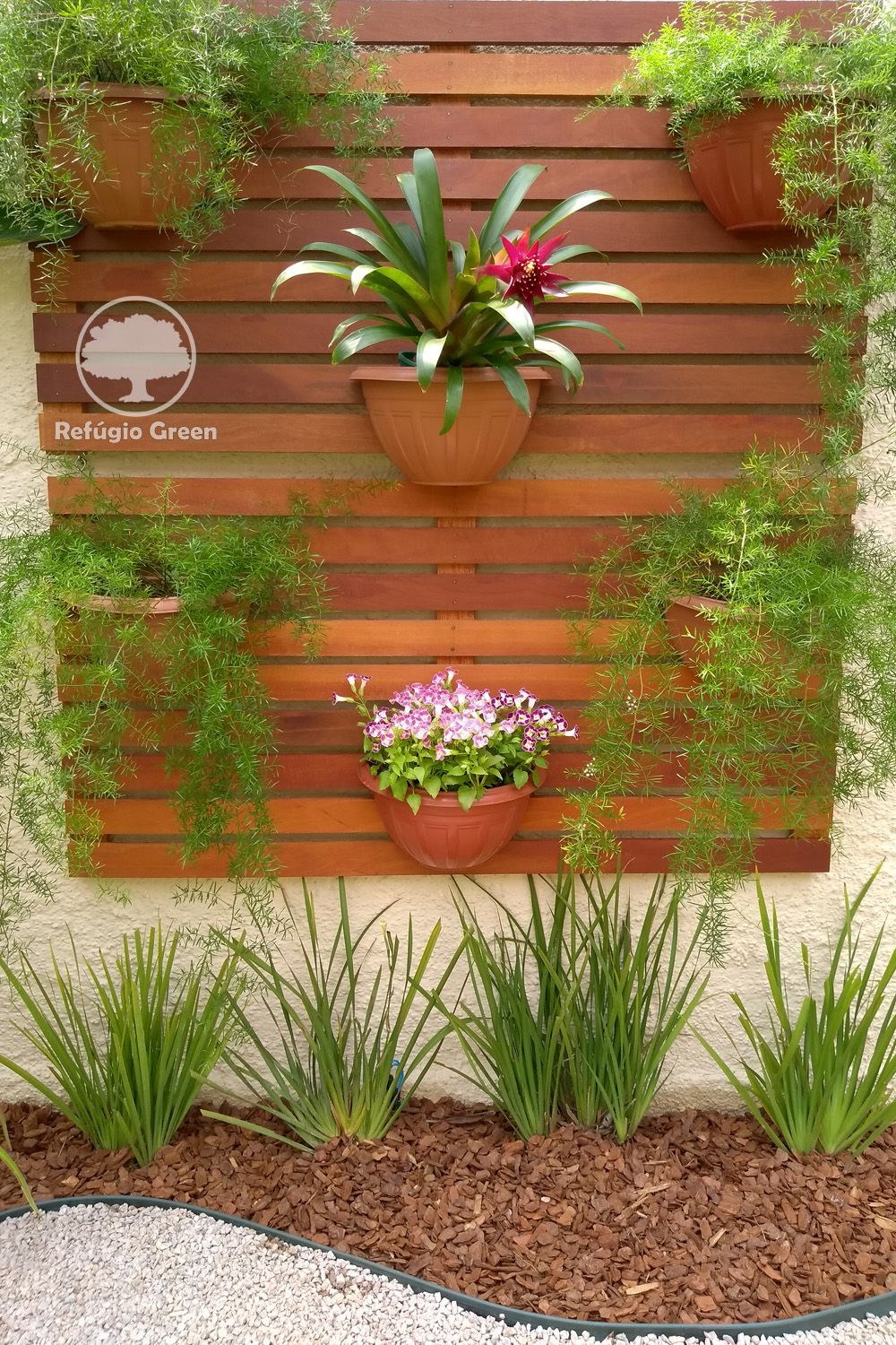 Transforme Materiais Reciclados em Vasos de Design para seu Jardim