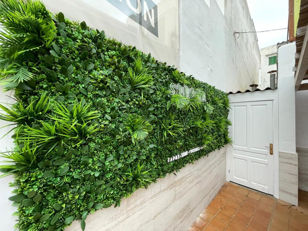 Ideias Criativas de Jardim Vertical Artificial para Pequenos Espaços