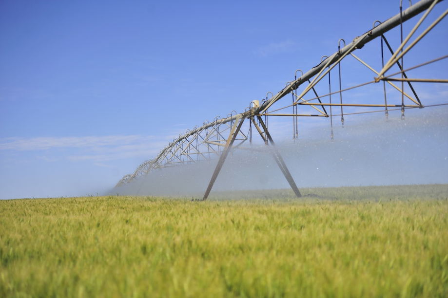 O sistema de irrigação por pivô central: eficiência e aplicação