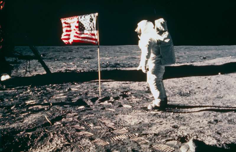 quando foi a primeira viagem do homem à Lua com a Apollo 11