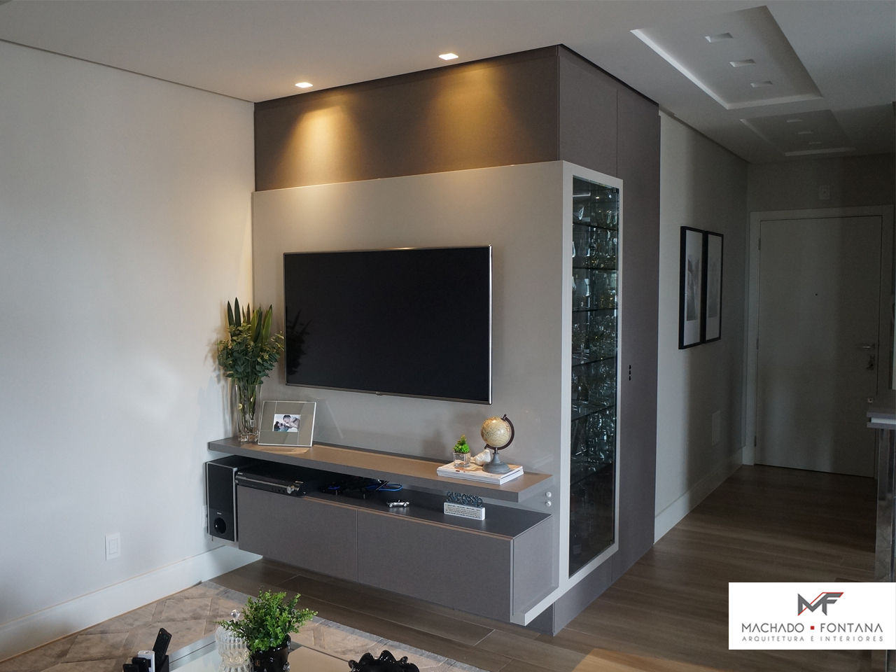 Design Flutuante: A leveza do rack suspenso - inspiração 1