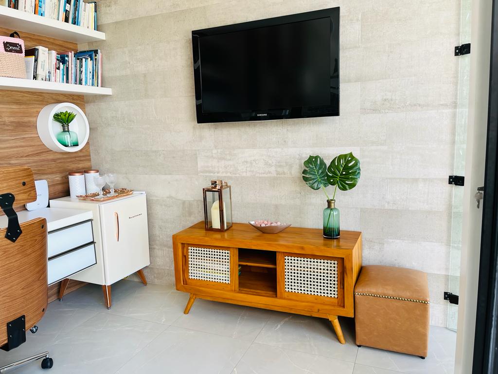 Design Flutuante: A leveza do rack suspenso - inspiração 2