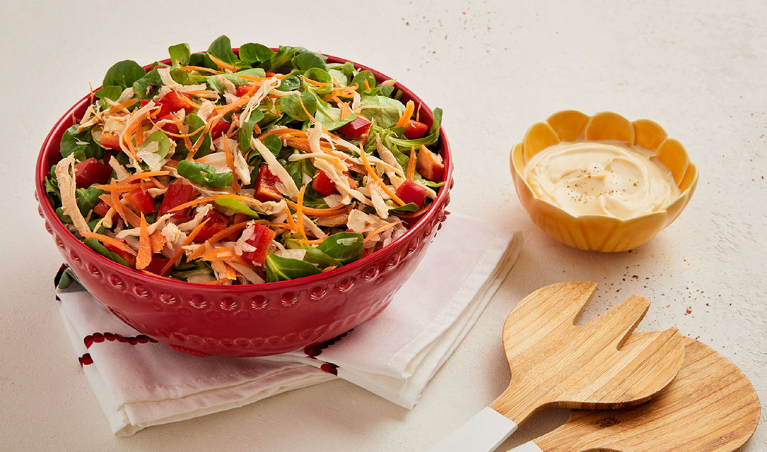 Salada Asiática com Frango Desfiado e Molho Oriental: Uma Explosão de Sabores - inspiração 1