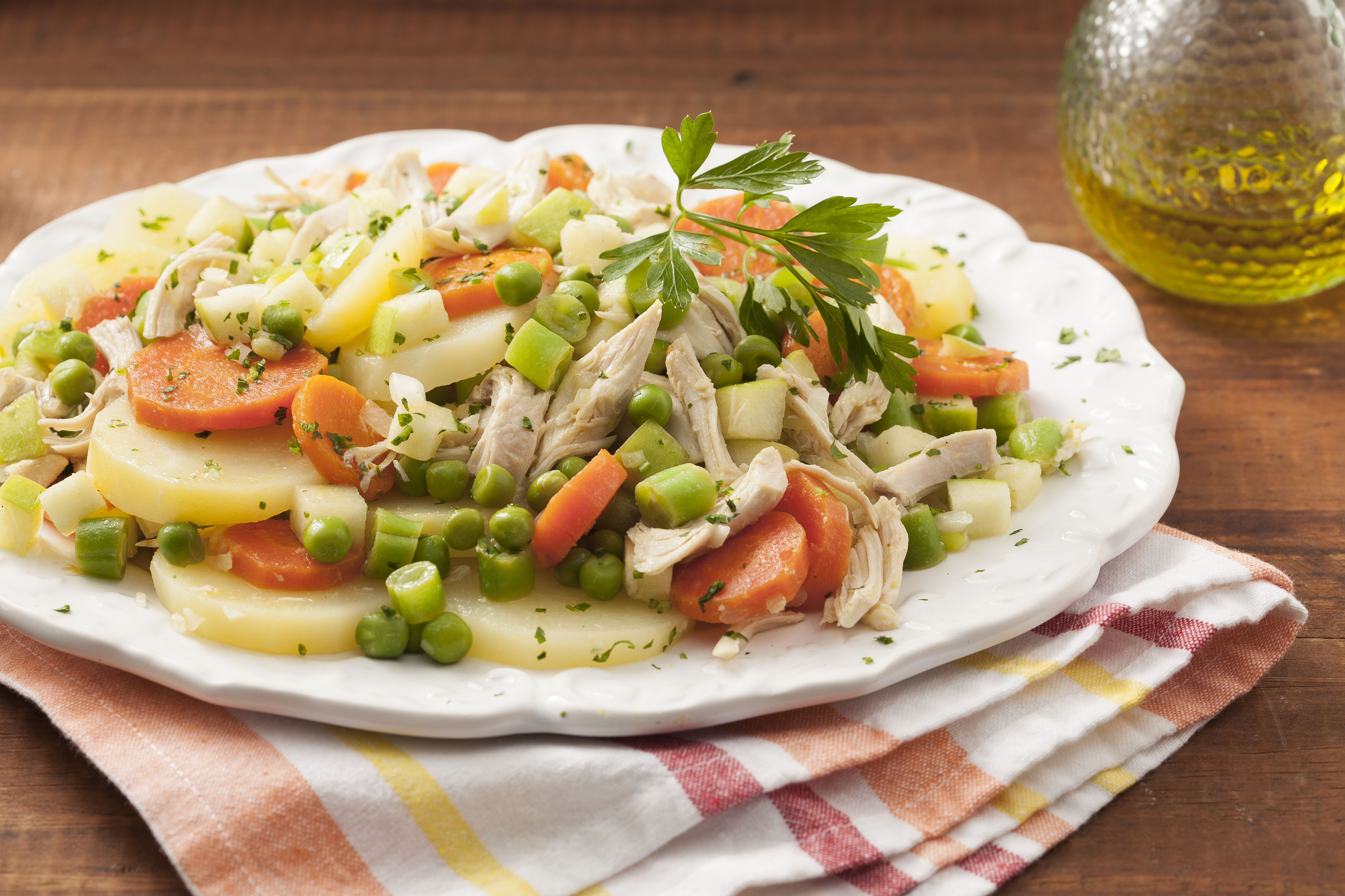 Salada Caprese com Frango Grelhado: A Elegância Italiana na Sua Mesa - inspiração 1