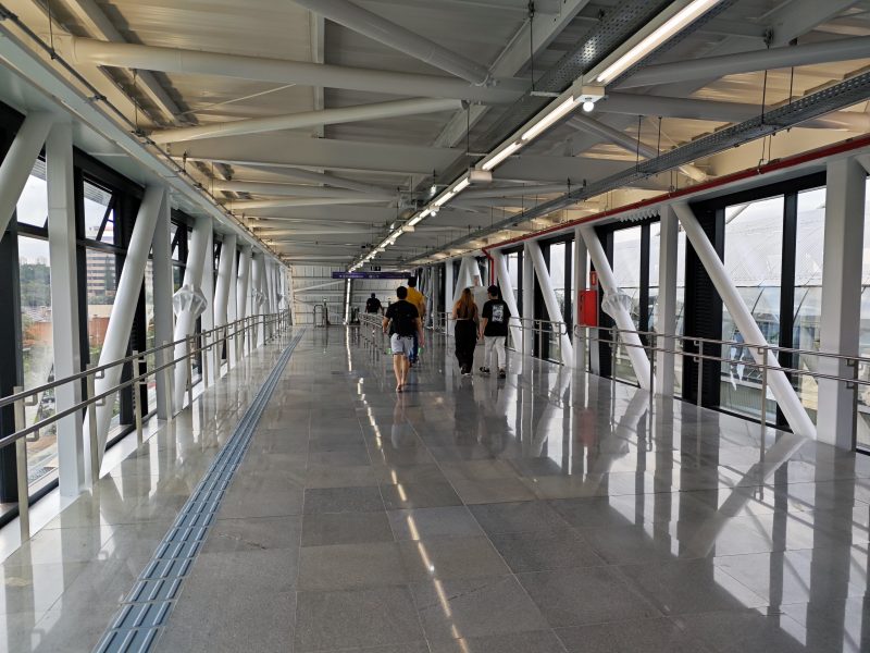 Verde nas Estações: Jardins Suspensos e Painéis - inspiração 1