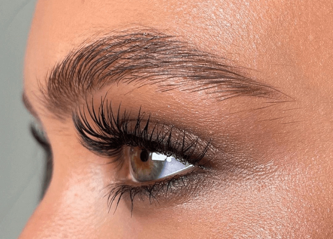 Como combinar sobrancelhas naturais com sua maquiagem do dia a dia - inspiração 2