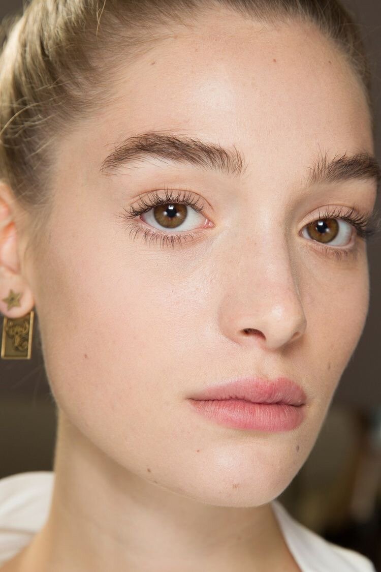 Sobrancelhas naturais para cada tipo de rosto: Adaptando o estilo - inspiração 1