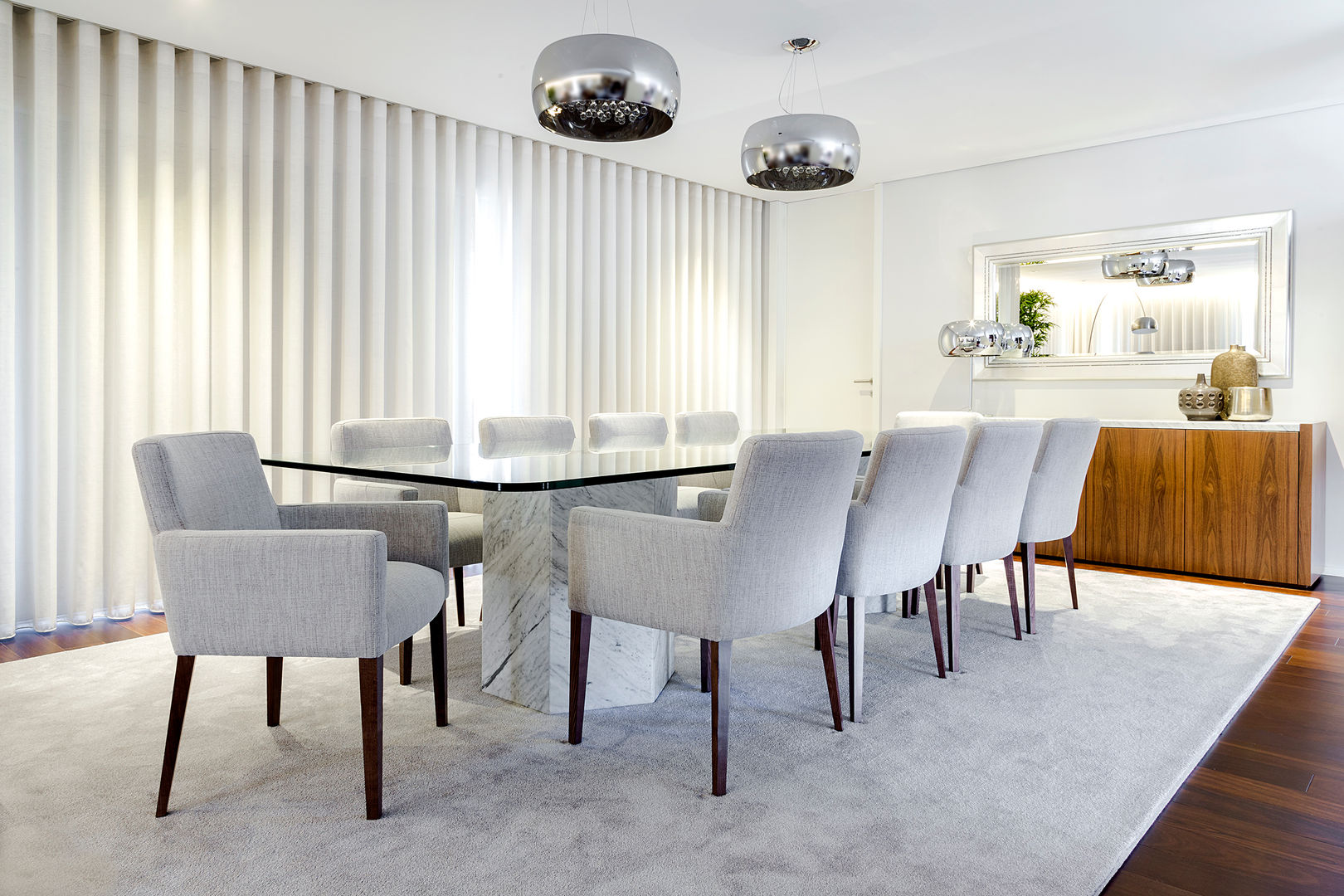 Dicas para combinar tapetes com móveis modernos