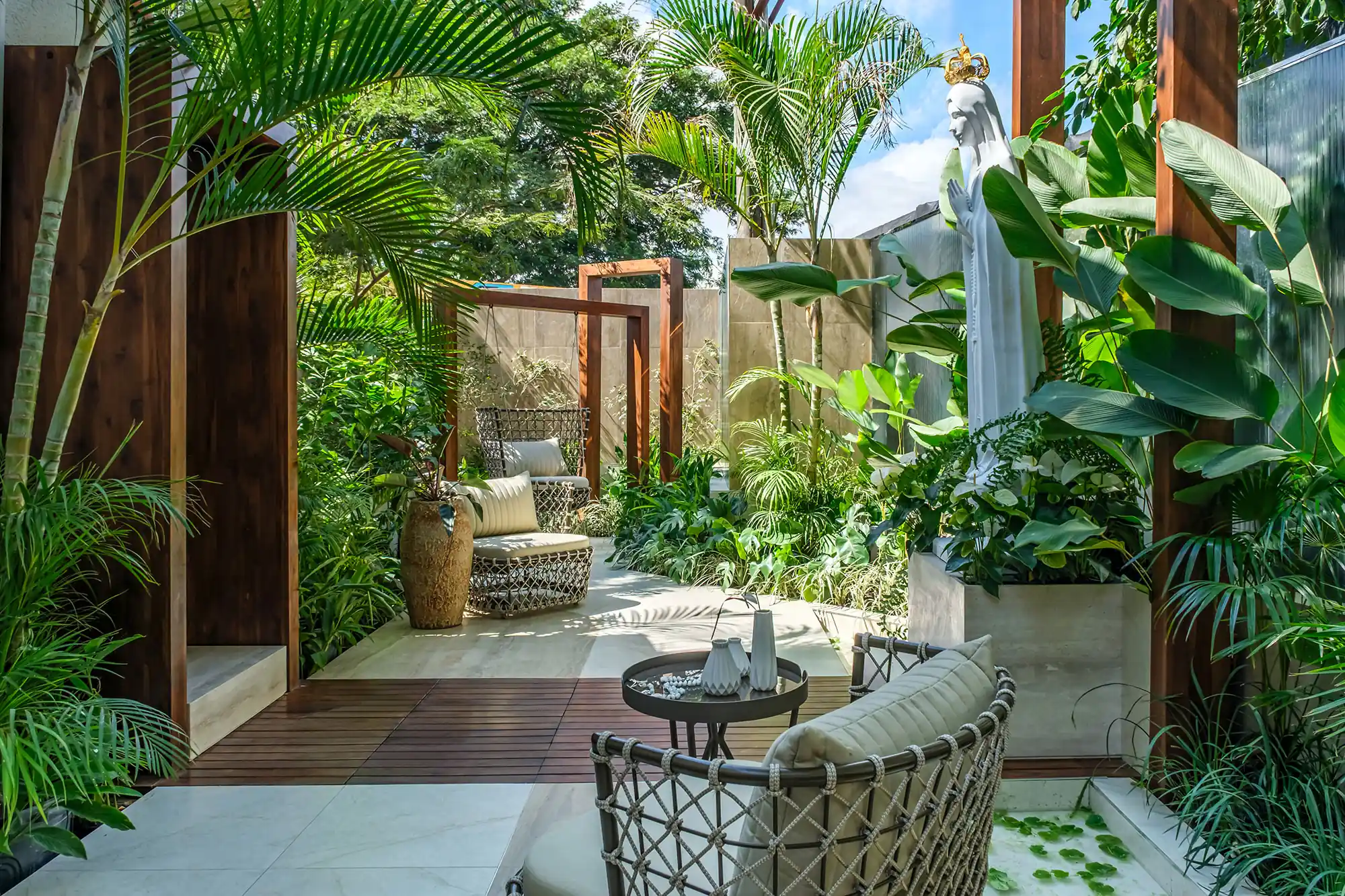 5 ideias de títulos:
1. Transforme seu jardim com os melhores apps de paisagismo.
2. Identifique qualquer planta instantaneamente com estes aplicativos.
3. Planejamento de jardim: Ferramentas digitais para o seu oásis verde.
4. Do cuidado à criação: Apps essenciais para amantes de plantas.
5. Softwares de paisagismo: Da ideia à execução profissional.