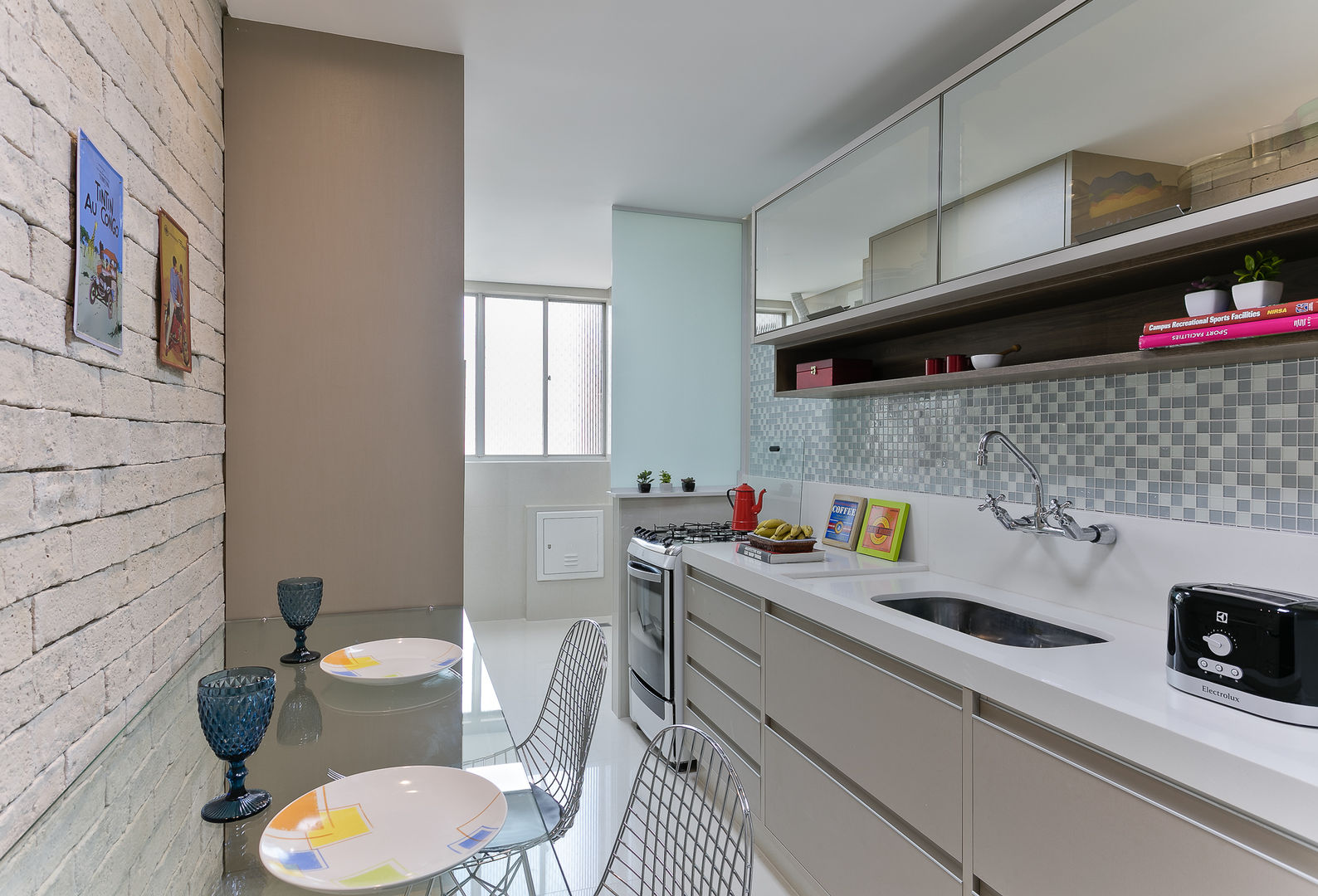 Armários Aéreos com Portas de Vidro: Elegância e Funcionalidade para sua Cozinha