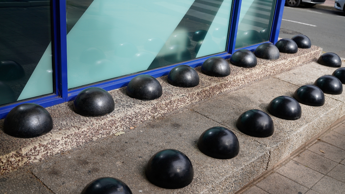 arquitetura hostil exemplos