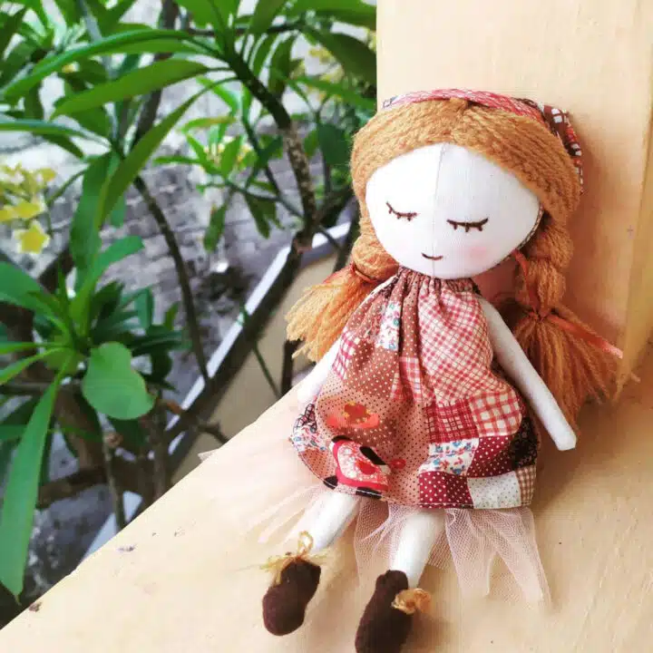 artesão em bonecas de pano mei