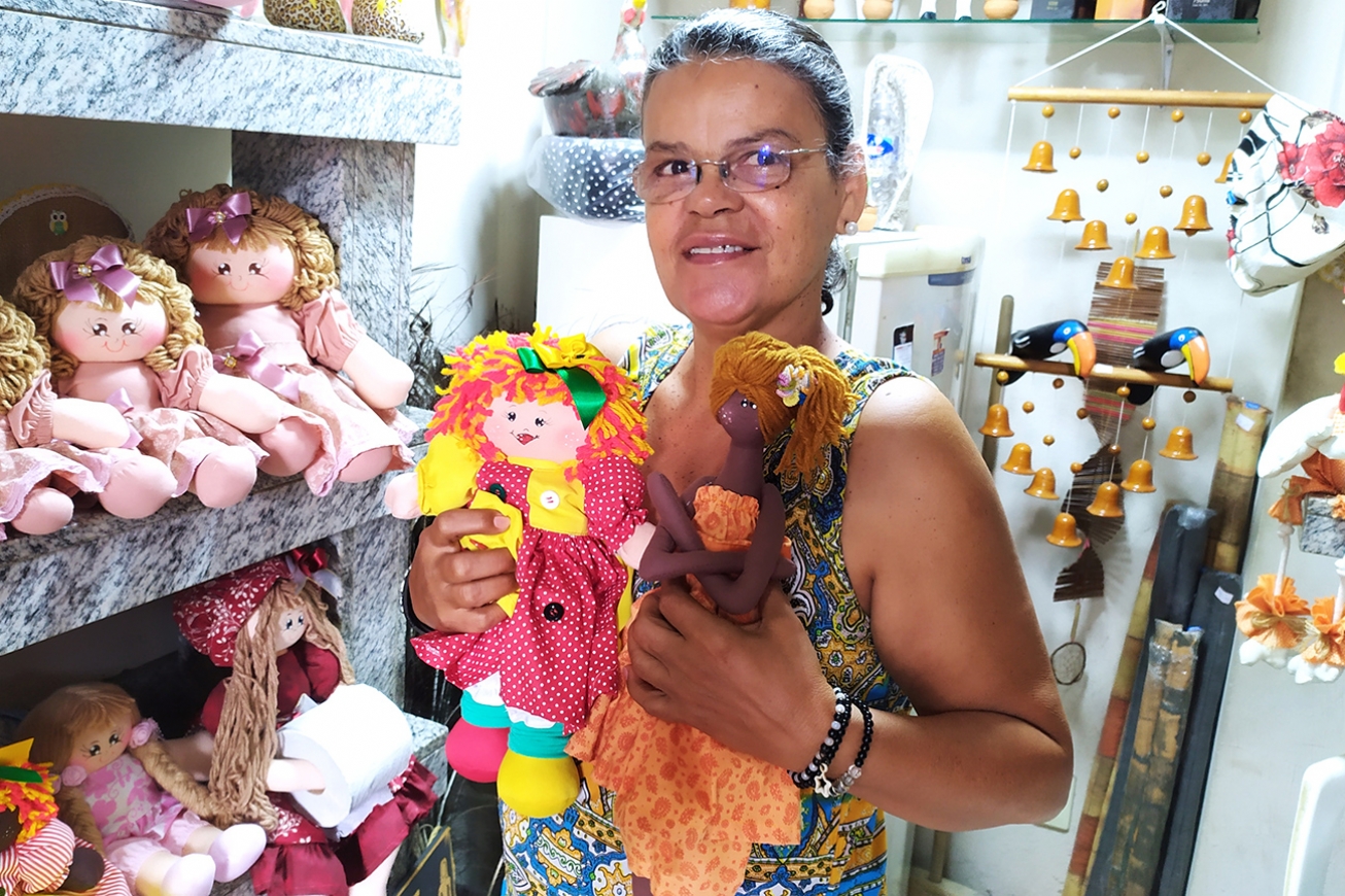 5 ideias de títulos:
1. MEI para Artesãos de Bonecas: Guia Completo para Formalização
2. Vantagens de ser MEI: Como o CNPJ Impulsiona seu Ateliê de Bonecas
3. Desmistificando o MEI: Passo a Passo para Artesãos de Bonecas de Pano
4. MEI Artesão: Tudo o que Você Precisa Saber Sobre CNAE e Faturamento
5. Venda Mais Bonecas de Pano: A Importância da Formalização como MEI