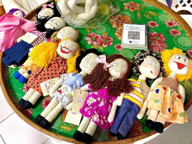 artesão em bonecas de pano mei