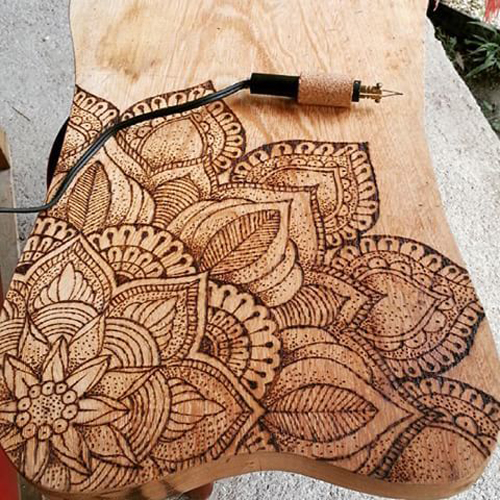 artesão em pirografia mei