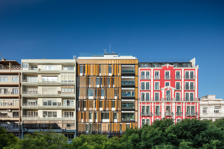 5 ideias de títulos:
1. Brise de Madeira: Guia Completo para Fachadas e Interiores
2. Transforme sua Casa com Brises de Madeira: Estilo e Funcionalidade
3. Brise de Madeira vs. WPC: Qual a Melhor Escolha para seu Projeto?
4. Quanto Custa um Brise de Madeira? Análise de Preços por Metro Quadrado
5. Brises de Madeira: Inspirações e Aplicações Criativas para sua Arquitetura