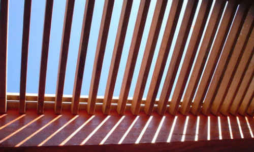 5 ideias de títulos:
1. Brise de Madeira: Guia Completo para Fachadas e Interiores
2. Transforme sua Casa com Brises de Madeira: Estilo e Funcionalidade
3. Brise de Madeira vs. WPC: Qual a Melhor Escolha para seu Projeto?
4. Quanto Custa um Brise de Madeira? Análise de Preços por Metro Quadrado
5. Brises de Madeira: Inspirações e Aplicações Criativas para sua Arquitetura