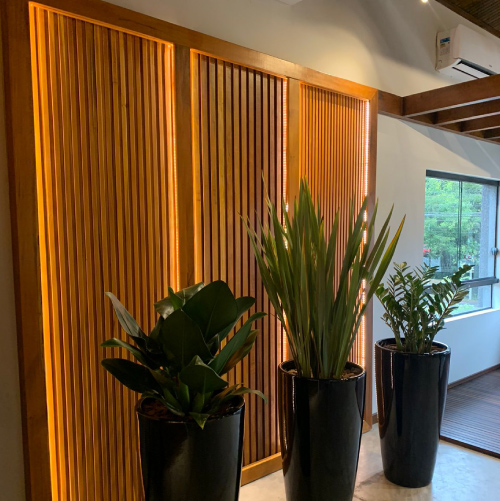 5 ideias de títulos:
1. Brise de Madeira: Guia Completo para Fachadas e Interiores
2. Transforme sua Casa com Brises de Madeira: Estilo e Funcionalidade
3. Brise de Madeira vs. WPC: Qual a Melhor Escolha para seu Projeto?
4. Quanto Custa um Brise de Madeira? Análise de Preços por Metro Quadrado
5. Brises de Madeira: Inspirações e Aplicações Criativas para sua Arquitetura