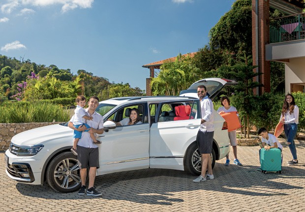 1. Guia Completo: Como Escolher o Carro Ideal para Sua Família em 2025
2. SUVs vs. Sedãs: Qual o Melhor Tipo de Carro para Famílias?
3. Carros de 7 Lugares: As Melhores Opções para Famílias Numerosas
4. Dicas Essenciais de Segurança ao Comprar um Carro Familiar
5. Custo-Benefício em Carros Familiares: Modelos que Cabem no Bolso