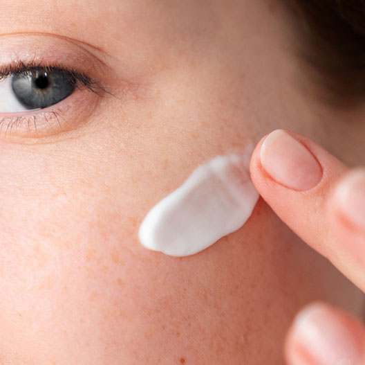 Ceramidas vs. Retinol: Posso usar juntos na rotina de skincare?