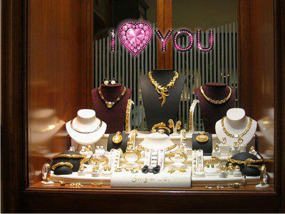 1. Guia Completo de Iluminação LED para Joalherias: Destaque o Brilho das Suas Peças
2. Minimalismo Refinado: O Segredo da Decoração de Joalherias de Luxo em 2026
3. Biofilia e Conforto: Materiais e Cores que Definem as Joalherias do Futuro
4. Otimizando o Layout da Sua Joalheria: Vitrines Impactantes e Zonas de Experiência
5. Todeschini e Bontempo: A Escolha Certa para Móveis Planejados em Joalherias Modernas