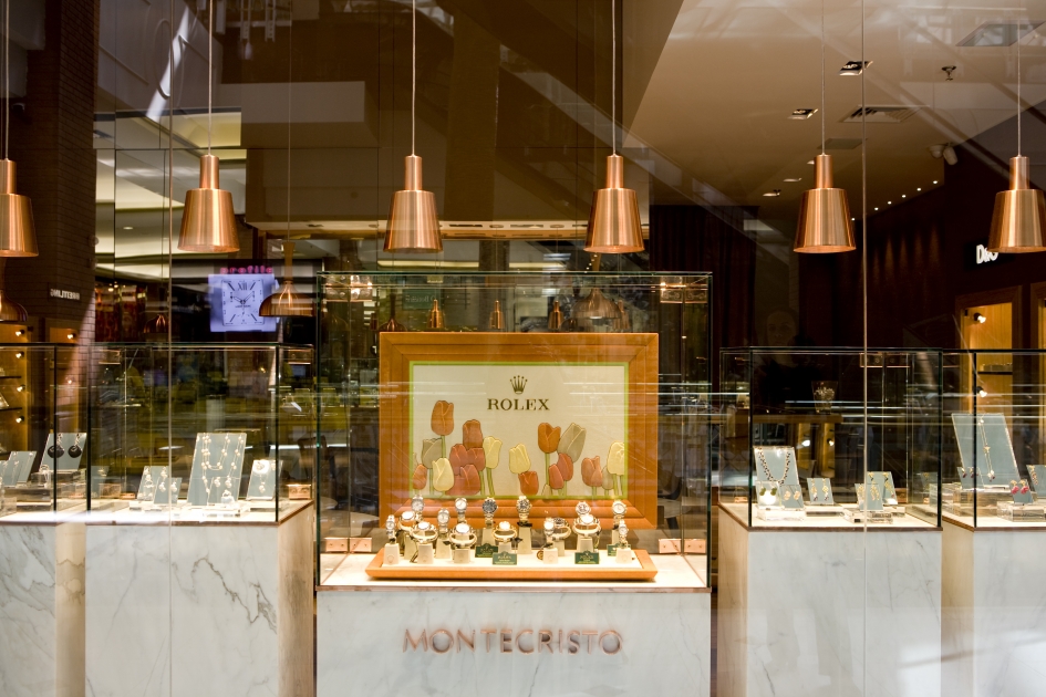 1. Guia Completo de Iluminação LED para Joalherias: Destaque o Brilho das Suas Peças
2. Minimalismo Refinado: O Segredo da Decoração de Joalherias de Luxo em 2026
3. Biofilia e Conforto: Materiais e Cores que Definem as Joalherias do Futuro
4. Otimizando o Layout da Sua Joalheria: Vitrines Impactantes e Zonas de Experiência
5. Todeschini e Bontempo: A Escolha Certa para Móveis Planejados em Joalherias Modernas