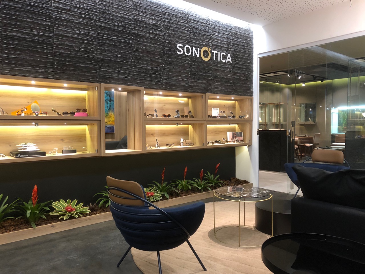 As Melhores Tendências de Vitrines para Óticas em 2024: Dicas e Exemplos