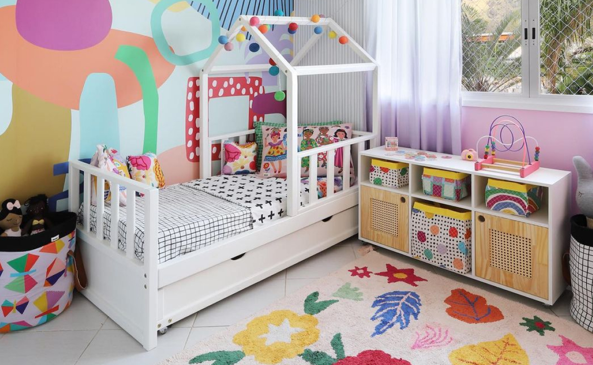 Brinquedos e materiais sensoriais para um quarto montessoriano completo