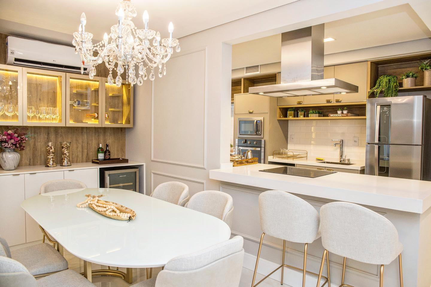 Tendências de Decoração 2025: Materiais Naturais em Ambientes Integrados