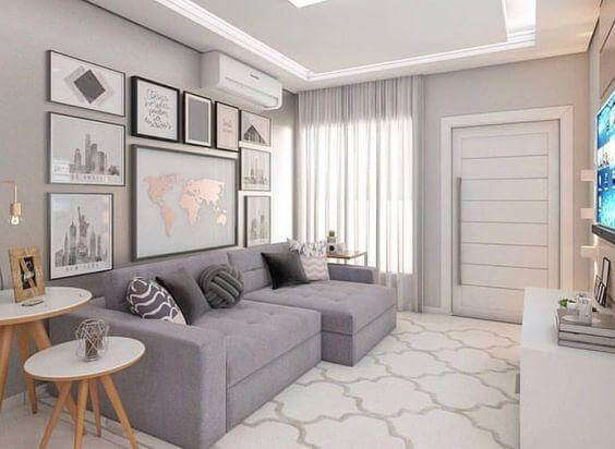 5 ideias de títulos: 1. Sala de Estar Moderna 2026: Minimalismo e Natureza em Harmonia. 2. Tendências de Decoração para Sala de Estar em 2026: O Guia Completo. 3. Como Criar uma Sala de Estar Acolhedora e Funcional em 2026. 4. Decoração de Sala de Estar: Elementos Naturais e Minimalismo para 2026. 5. Transforme sua Sala de Estar: Tendências de Design para 2026.