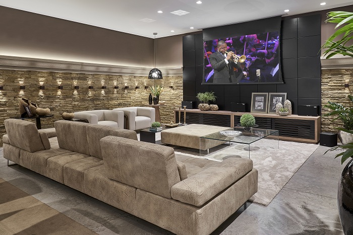 Cores que transformam sua sala de TV em um ambiente sofisticado