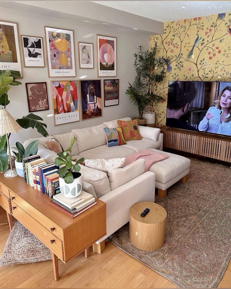 Tendências de Decoração 2025: Materiais Naturais para sua Sala de TV