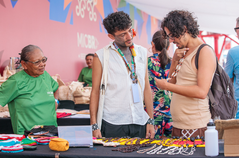 'Inovação e Sustentabilidade: Tendências na Moda e Gastronomia Criativa'