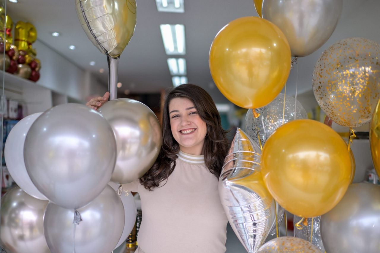 5 ideias de títulos:
1. Escultor de Balões: Como se tornar um MEI e impulsionar seu negócio.
2. Desmistificando o MEI para Profissionais de Balões: Guia Completo.
3. Vantagens e Desvantagens de ser MEI como Decorador de Festas.
4. CNAEs Essenciais para Escultores de Balões Formalizados.
5. MEI para Eventos: Oportunidades para Artistas de Balões.