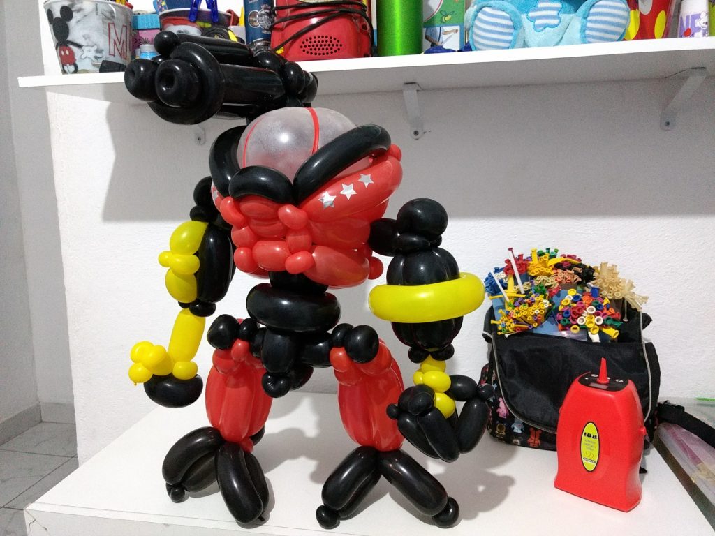 5 ideias de títulos:
1. Escultor de Balões: Como se tornar um MEI e impulsionar seu negócio.
2. Desmistificando o MEI para Profissionais de Balões: Guia Completo.
3. Vantagens e Desvantagens de ser MEI como Decorador de Festas.
4. CNAEs Essenciais para Escultores de Balões Formalizados.
5. MEI para Eventos: Oportunidades para Artistas de Balões.