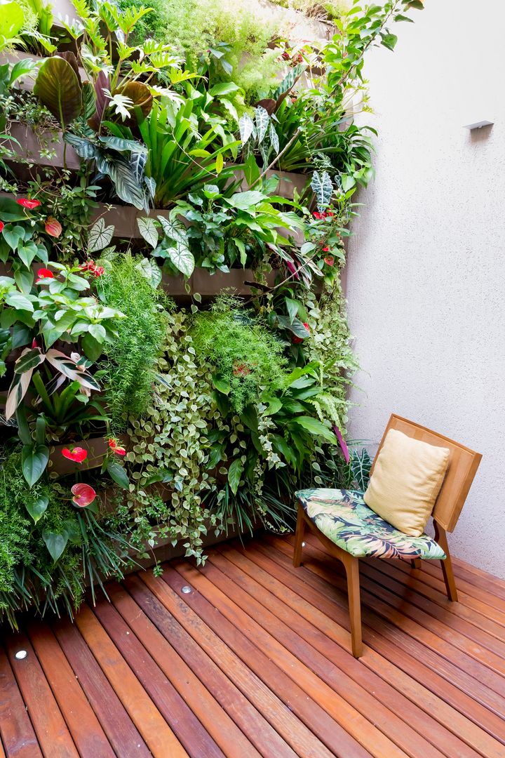 As 5 Melhores Flores para um Jardim de Inverno com Deck de Madeira