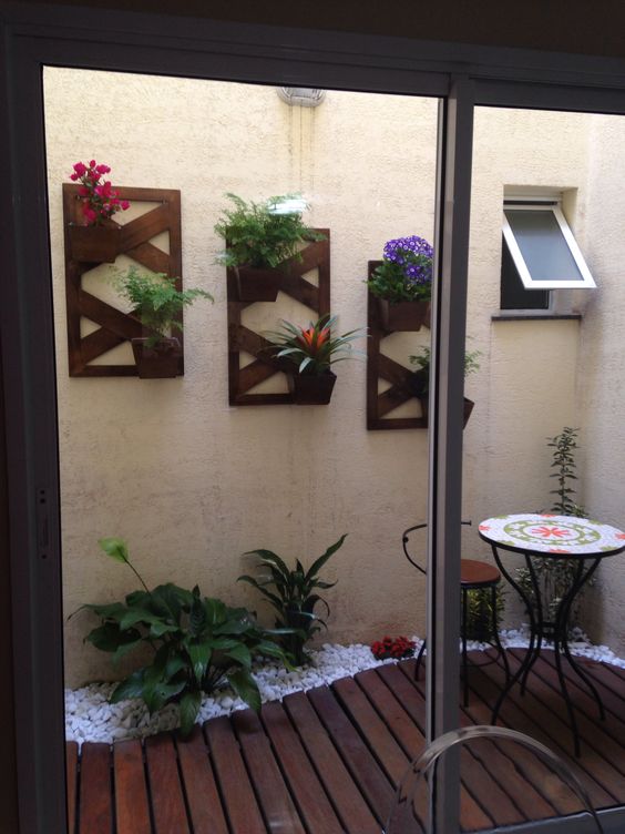 Como Cuidar do Seu Deck de Madeira com Plantas