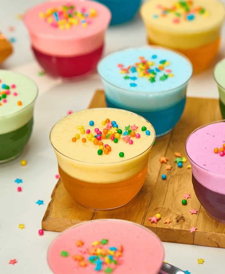 5 ideias de títulos:
1. Gelatina Capilar: O Segredo para Cachos Definidos e Duradouros
2. Como Usar Gelatina no Cabelo: Guia Completo para Evitar o Ressecamento
3. Misturinha Mágica: Potencialize sua Finalização com Creme e Gelatina
4. Gelatina vs. Creme de Pentear: Qual o Melhor para Seus Cachos?
5. Dicas de Ouro para Quebrar o 