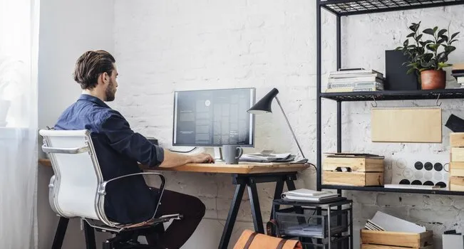 5 ideias de títulos:
1. Transforme seu Home Office: Dicas Essenciais para Máxima Produtividade.
2. Home Office Produtivo: Organize seu Espaço e Tempo para o Sucesso.
3. Aumente sua Eficiência em Casa: Estratégias de Foco e Bem-Estar.
4. Carreiras em Alta no Home Office: Descubra as Profissões Mais Lucrativas.
5. Desvendando o Home Office: Como Conciliar Trabalho e Vida Pessoal.