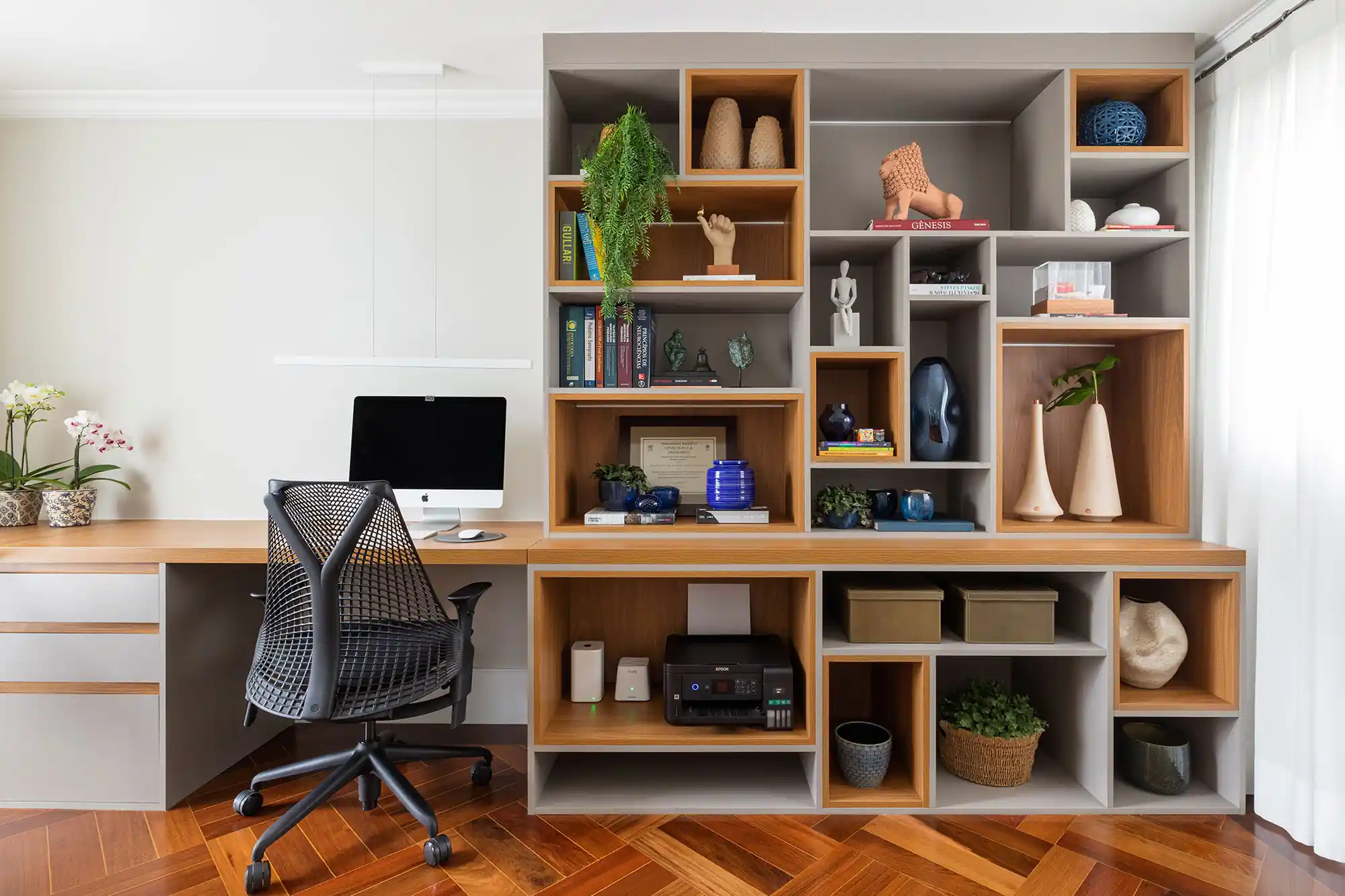 5 ideias de títulos:
1. Transforme seu Home Office: Dicas Essenciais para Máxima Produtividade.
2. Home Office Produtivo: Organize seu Espaço e Tempo para o Sucesso.
3. Aumente sua Eficiência em Casa: Estratégias de Foco e Bem-Estar.
4. Carreiras em Alta no Home Office: Descubra as Profissões Mais Lucrativas.
5. Desvendando o Home Office: Como Conciliar Trabalho e Vida Pessoal.