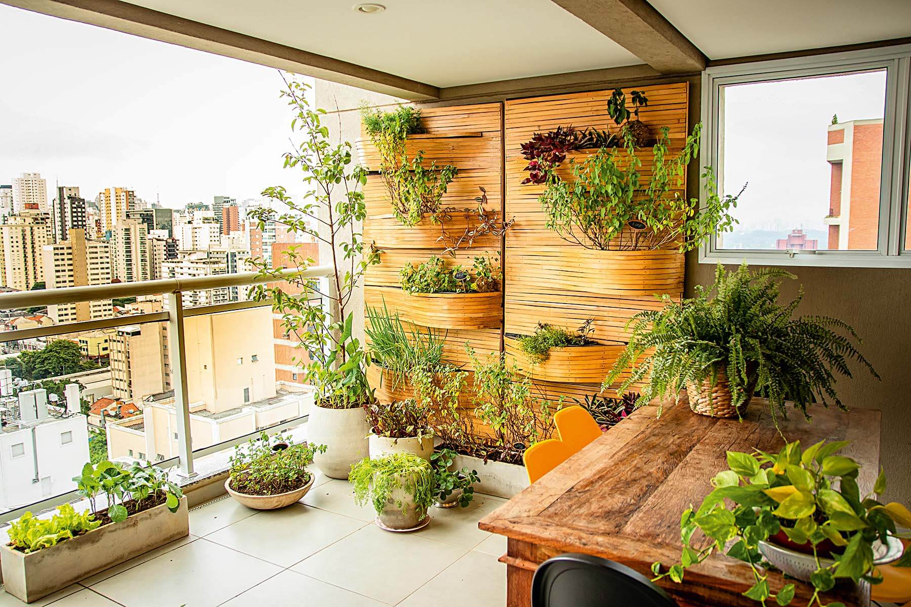 horta em vasos para varanda de apartamento