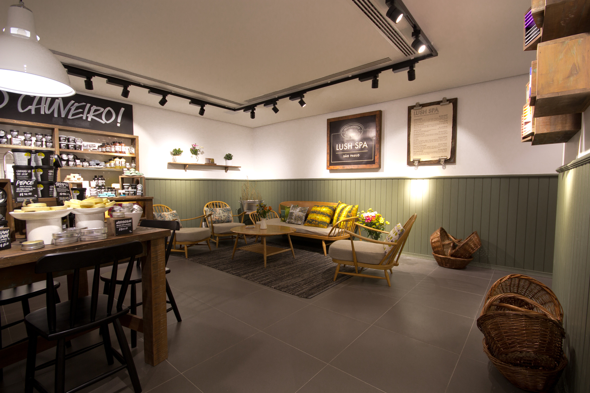 Guia Completo: Como Escolher e Instalar Lambri de Madeira na sua Casa