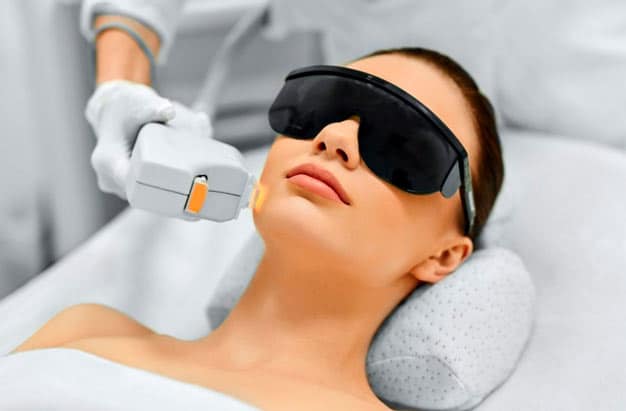 Luz Intensa Pulsada: O Guia Completo para Rejuvenescimento da Pele