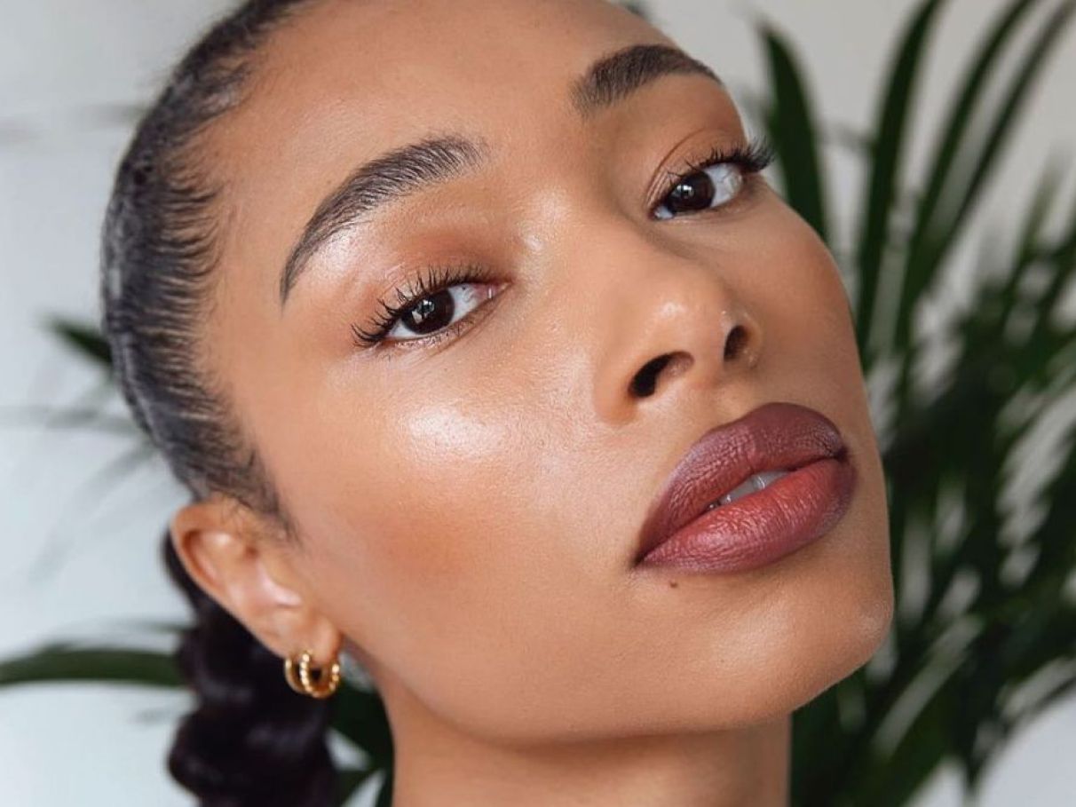 Como garantir que sua maquiagem dure a noite toda: dicas essenciais.